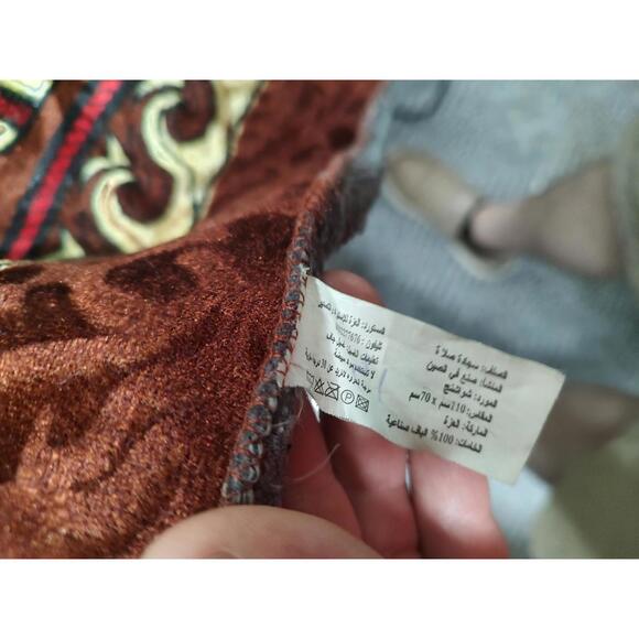 Handcrafted Traditional Decorative Rug with Intricate Patterns - Picture 5 of 6